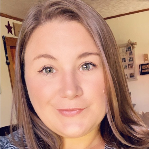 Meet your Posher, Melissa - Picture 3 of 3